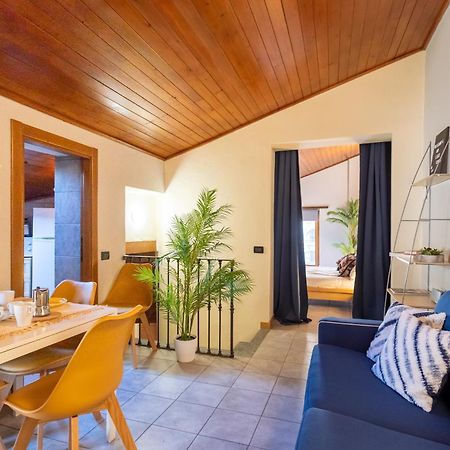 Blue Attic - Historical Como City Center By Rent All Como Exterior photo