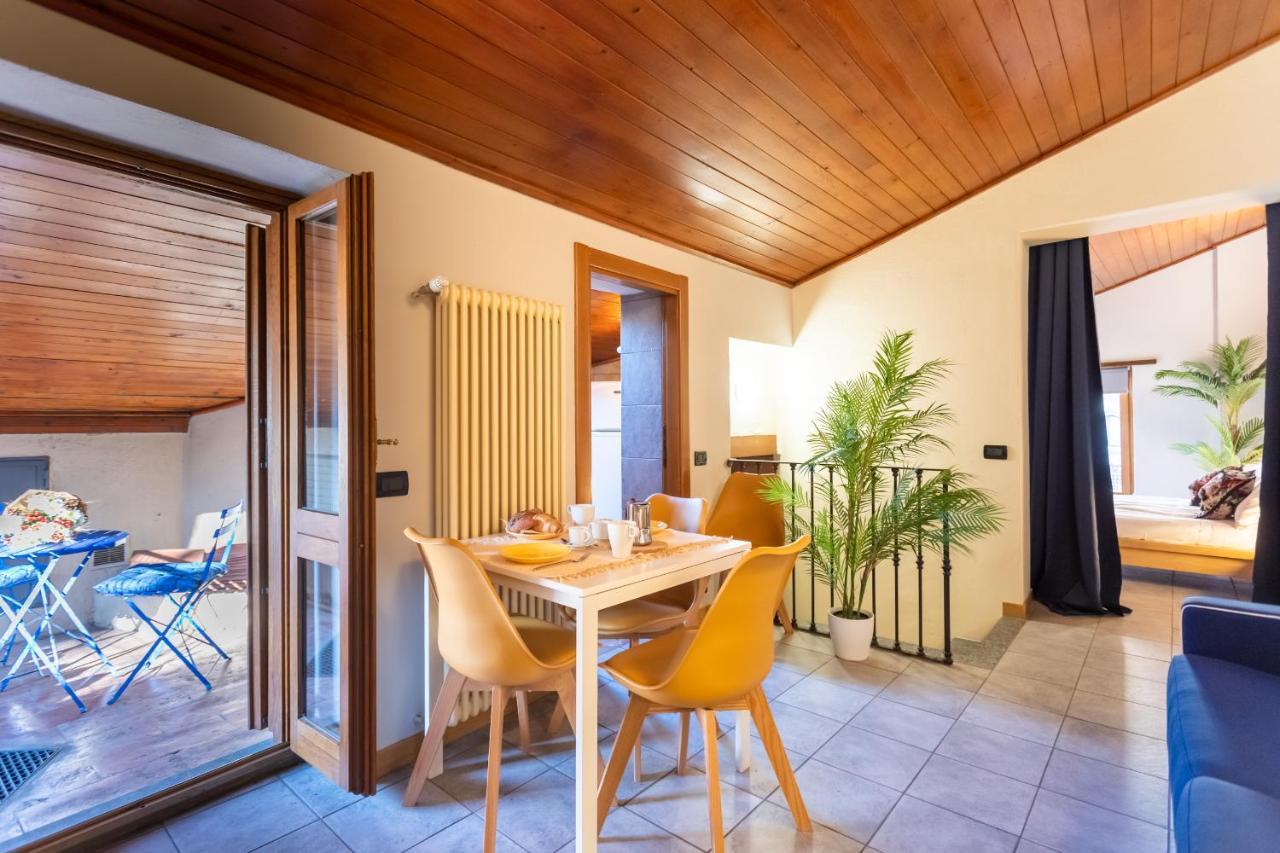 Blue Attic - Historical Como City Center By Rent All Como Exterior photo