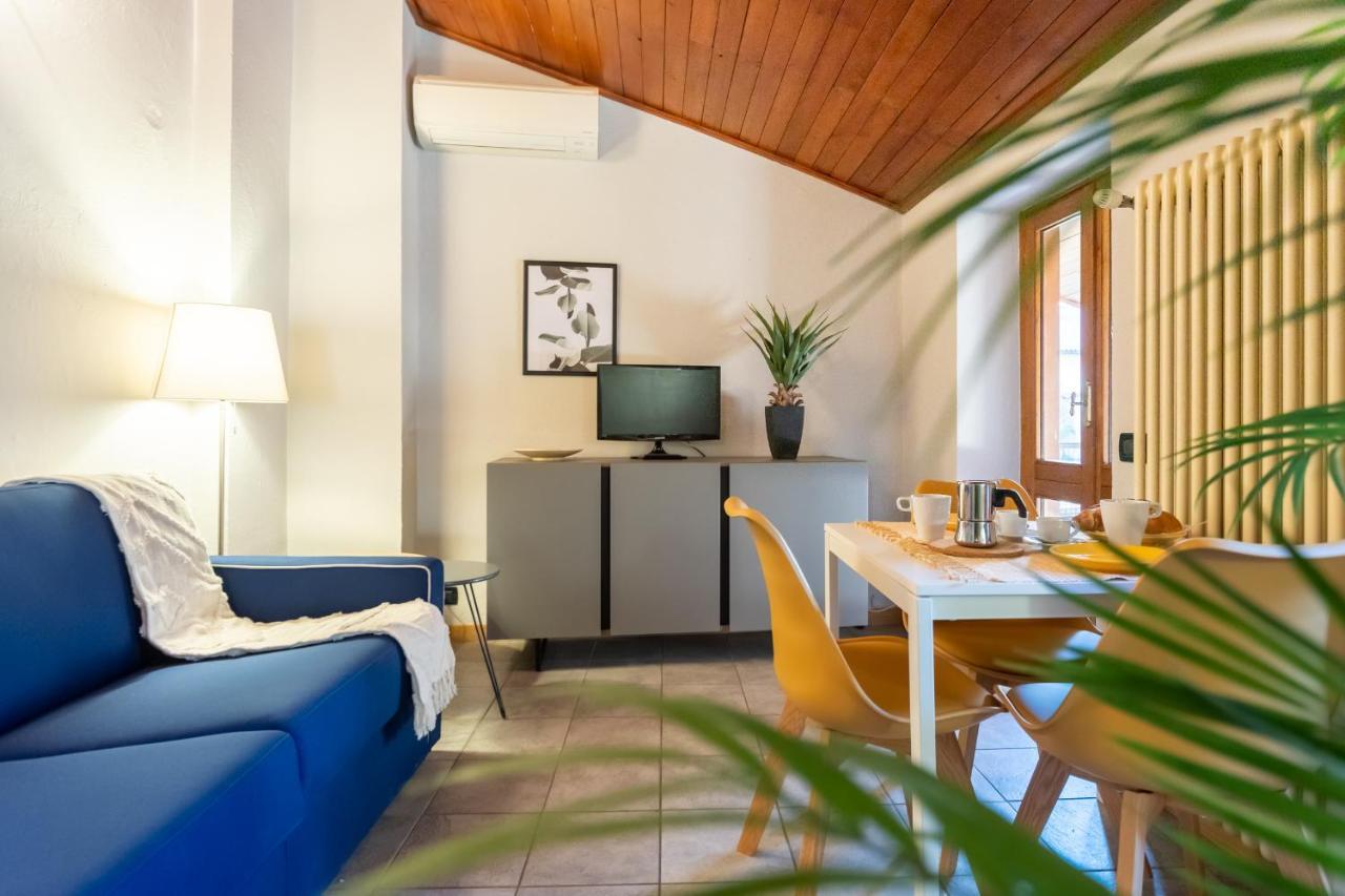 Blue Attic - Historical Como City Center By Rent All Como Exterior photo