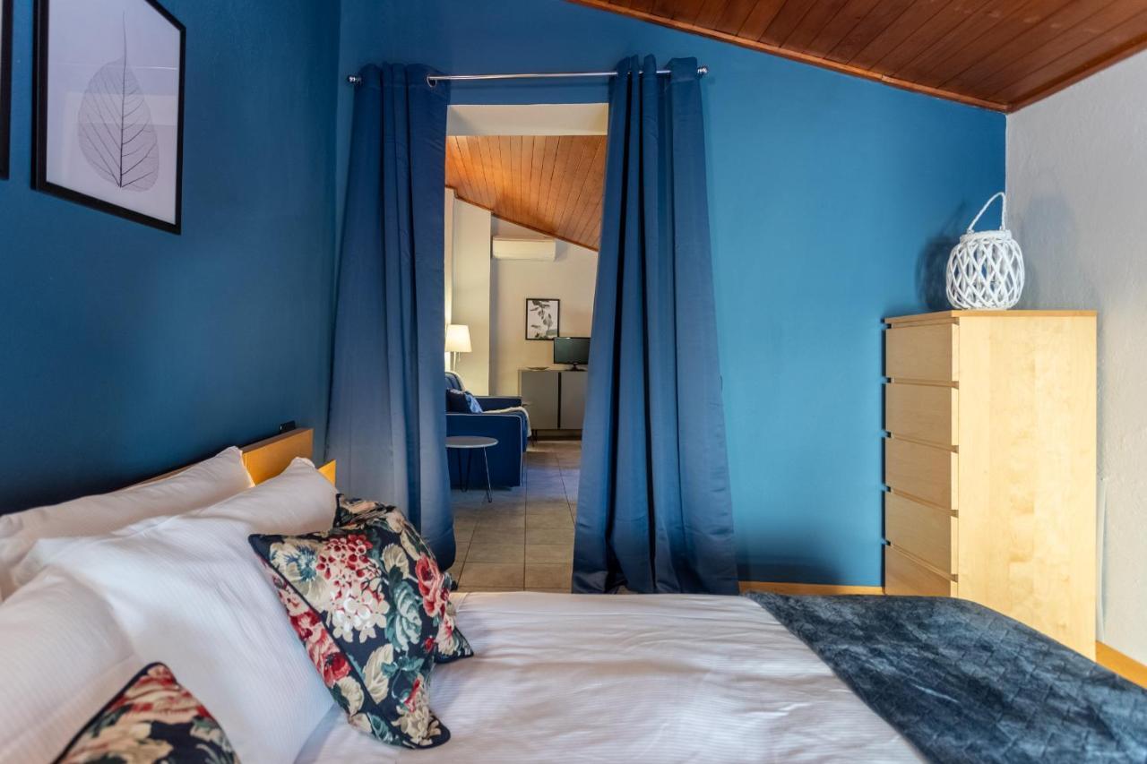 Blue Attic - Historical Como City Center By Rent All Como Exterior photo