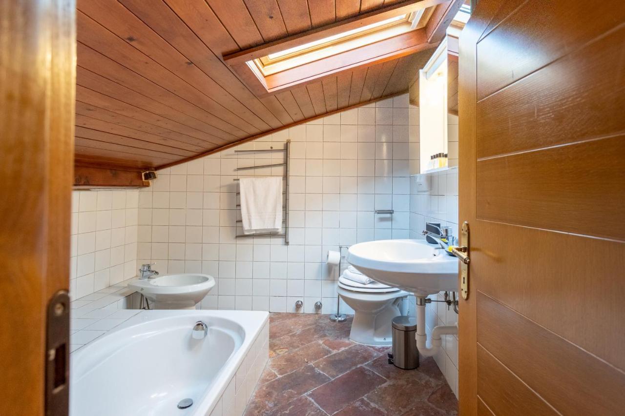 Blue Attic - Historical Como City Center By Rent All Como Exterior photo