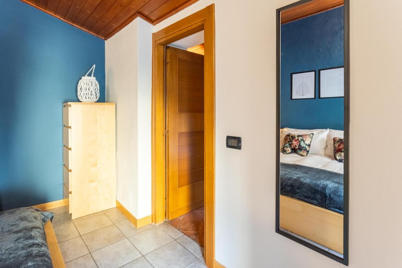 Blue Attic - Historical Como City Center By Rent All Como Exterior photo